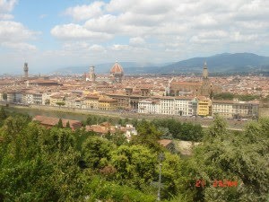 toscana bölgesine san gimignano ya gittik oradanda siena ya.Toscana bölgesi pastoral ve tarım truzım ın bolgesı olmuş.İnsanlar köy yaşamını hissetmek için bu bölgedeki çiftliklere gidiyorlar.Gündüz çiftlik te çalısıp akşam şarap ve yemek ziyafeti  yapıyorlarmış.At eti burada çok meşhur.Özel eti için yetiştirilmiş at eti çiftlikleri mevcut. 